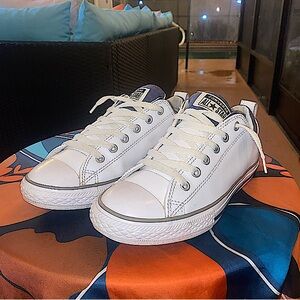 Converse Juniors Size 5 Chuck Taylor All-Star Chucks CT OX White and Blue.